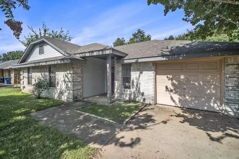 516 Heather Ln, Keene, TX 76059
