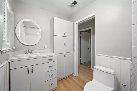 Bath - 313 Vine St, Euless, TX 76040 photo 2 of 2