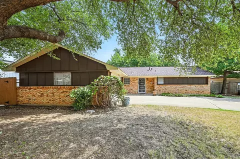 313 Vine St, Euless, TX 76040