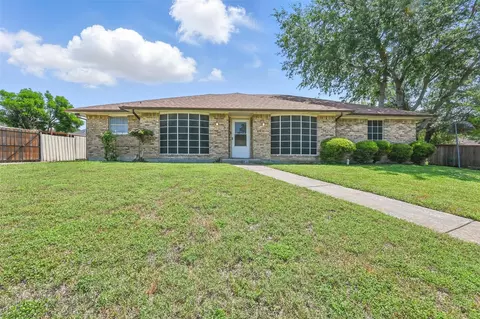 1310 Ranch Valley Dr, Desoto, TX 75115