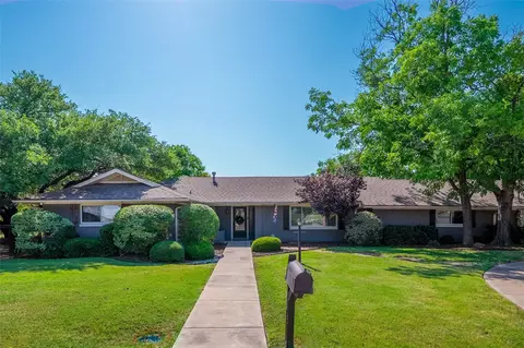 102 Clearman St, Krum, TX 76249
