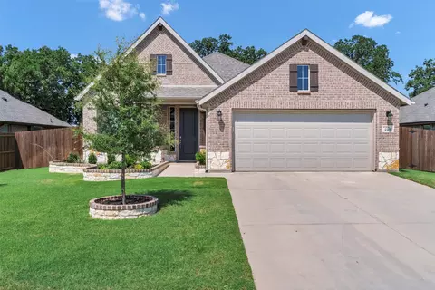 225 Gardenia Dr, Azle, TX 76020