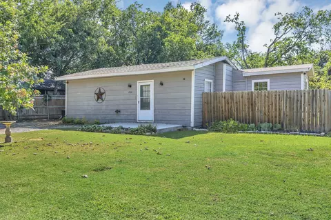 204 San Angelo Ave, Benbrook, TX 76126