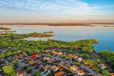808 Lake Bridge Dr, Lake Dallas, TX 75065