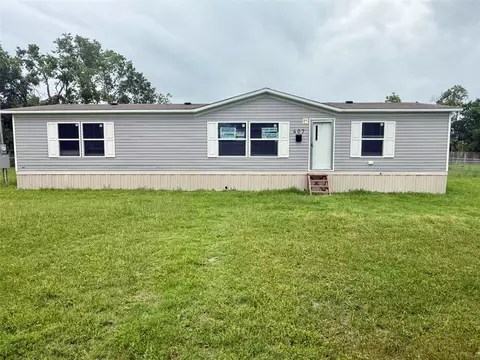 407 S 2nd St, Lott, TX 76656
