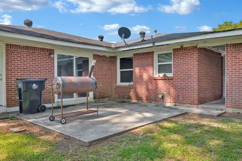 Exterior - 603 7th St SE, Springhill, LA 71075 photo 4 of 7
