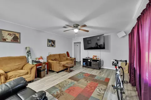 Living - 603 7th St SE, Springhill, LA 71075 photo 1 of 1