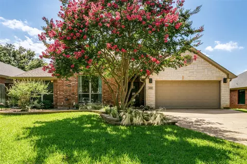 4320 Country Ln, Grapevine, TX 76051