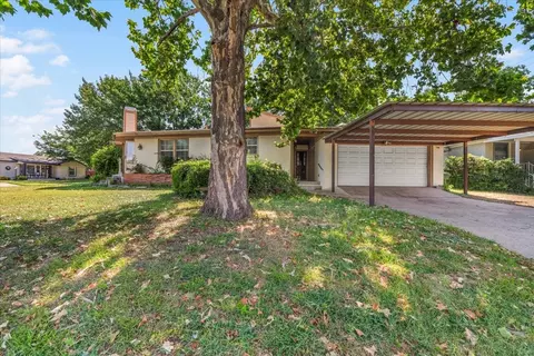 7000 Park Place Dr, Richland Hills, TX 76118