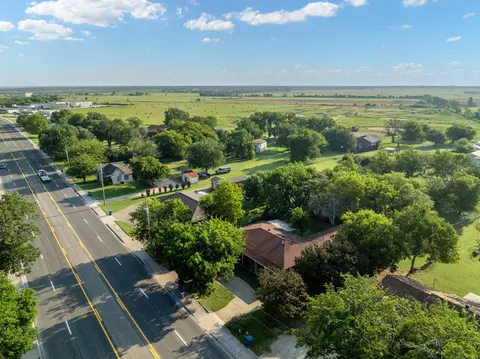 802 N Brazos St, Whitney, TX 76692