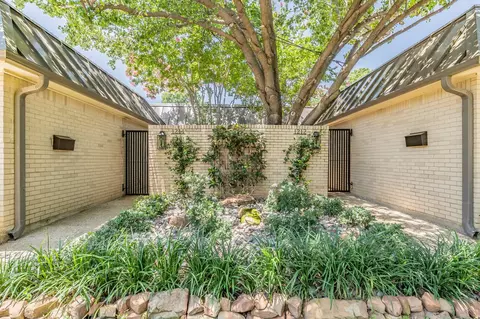 1214 Belle Pl, Fort Worth, TX 76107