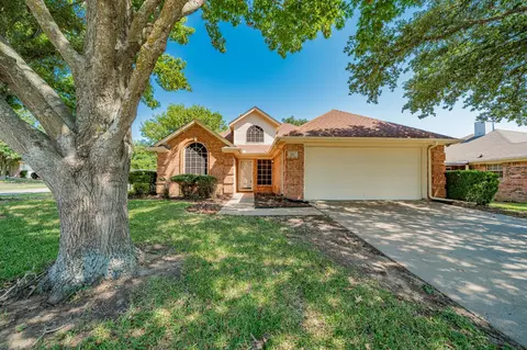 211 California Dr, Glenn Heights, TX 75154