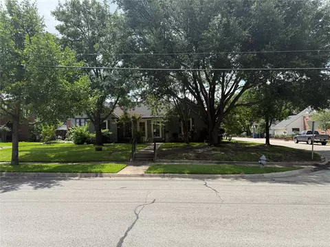 1719 Elmwood Ave, Corsicana, TX 75110