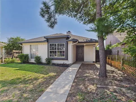 2716 Clayton Oaks Dr, Dallas, TX 75227