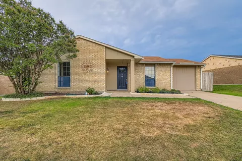 4240 Pepperbush Dr, Fort Worth, TX 76137