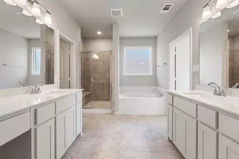 Bath - 1240 Colca Dr, Springtown, TX 76082 photo 2 of 4