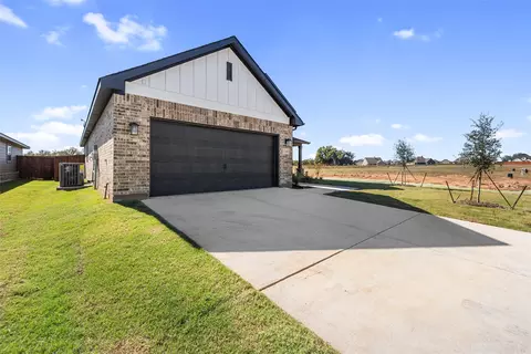 Exterior - 1240 Colca Dr, Springtown, TX 76082 photo 4 of 7