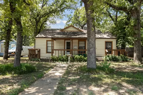 2325 Field St, Haltom City, TX 76117