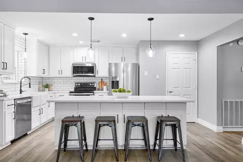 Kitchen - 501 Post Oak Rd, Grapevine, TX 76051 photo 3 of 7