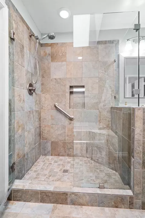 Bath - 501 Post Oak Rd, Grapevine, TX 76051 photo 2 of 4