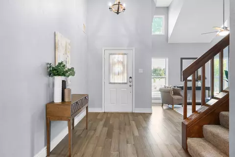 Entry Way - 501 Post Oak Rd, Grapevine, TX 76051 photo 2 of 5