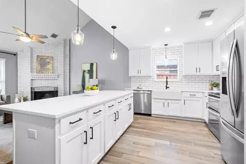 Kitchen - 501 Post Oak Rd, Grapevine, TX 76051 photo 4 of 7