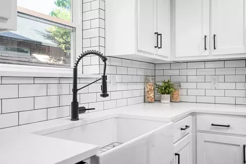 Kitchen - 501 Post Oak Rd, Grapevine, TX 76051 photo 7 of 7