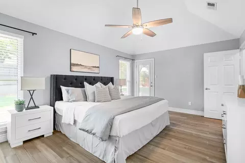 Bedroom - 501 Post Oak Rd, Grapevine, TX 76051 photo 2 of 5