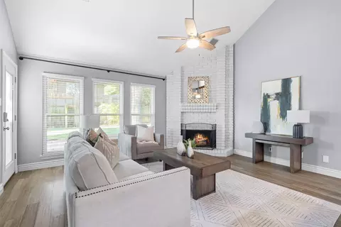 Living - 501 Post Oak Rd, Grapevine, TX 76051 photo 4 of 7