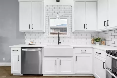 Kitchen - 501 Post Oak Rd, Grapevine, TX 76051 photo 5 of 7