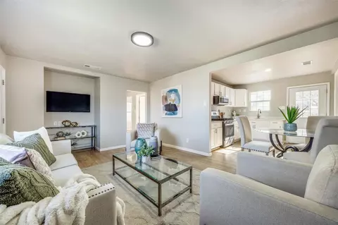 708 E Gandy St, Denison, TX 75021