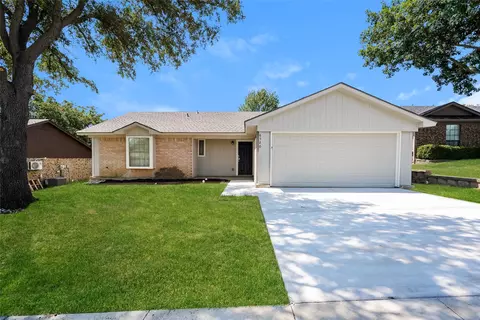 6520 N Park Dr, Watauga, TX 76148