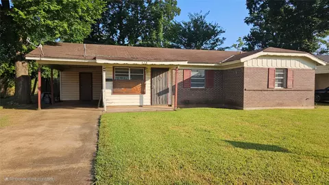 418 Mayfair Dr, Shreveport, LA 71107