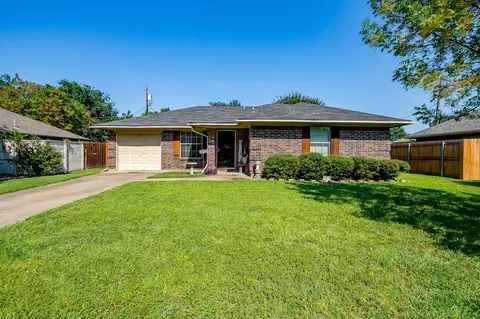 529 Heather Ln, Keene, TX 76059