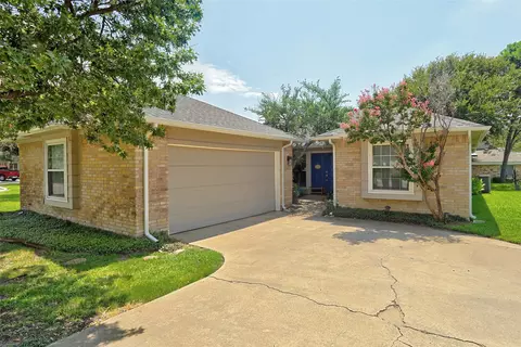 2703 Heather Glen Ct, Carrollton, TX 75006