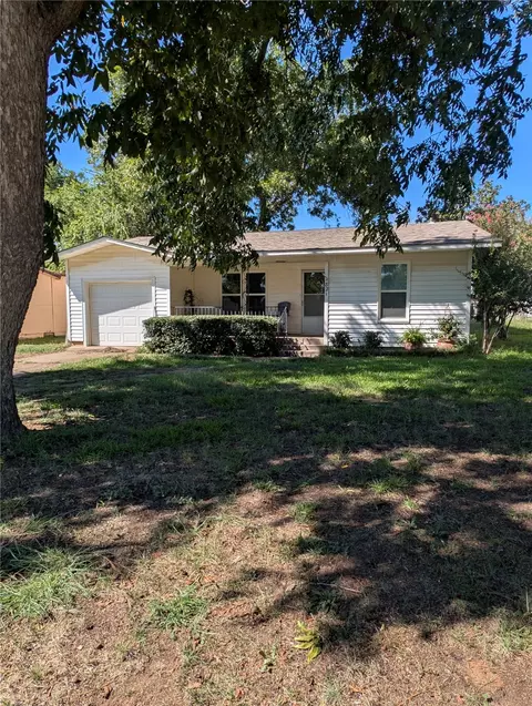 821 Austin Rd, Graham, TX 76450