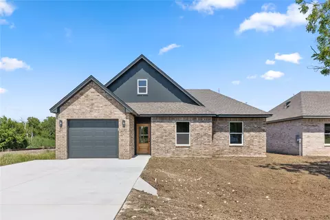 98 Arthur Ave, Mcgregor, TX 76657