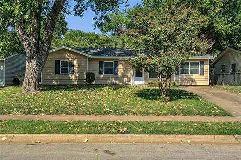 815 Milam Dr, Euless, TX 76039