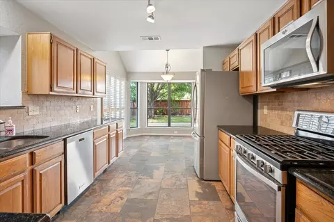 2027 Lavaca Trl, Carrollton, TX 75010