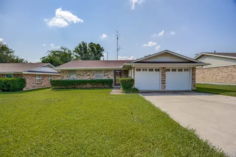 1027 Patricia Dr, Sherman, TX 75090
