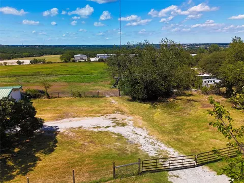 1083 E 1st St, Weatherford, TX 76086