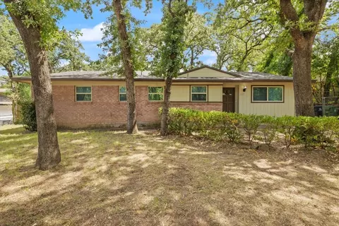 1900 Mimosa Dr, Arlington, TX 76012