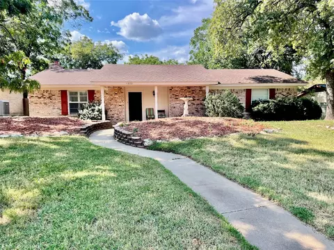 1223 Mockingbird St, Stephenville, TX 76401