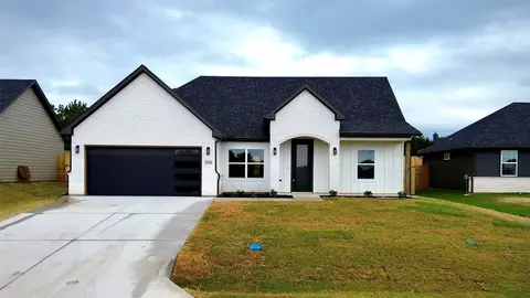 2502 Lakeridge Dr, Granbury, TX 76048