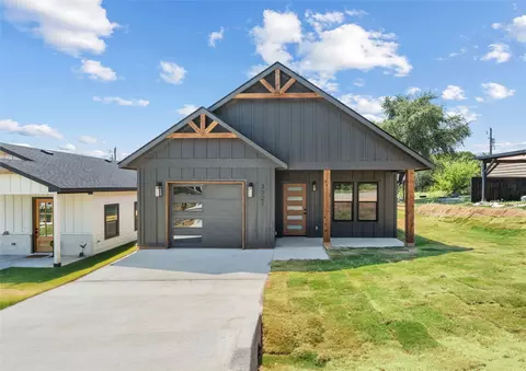 3321 Brazos River Dr, Granbury, TX 76048