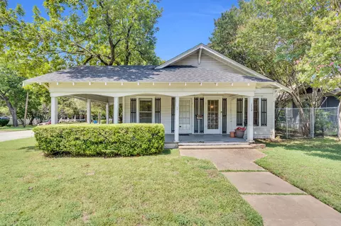 110 W Lampasas St, Ennis, TX 75119