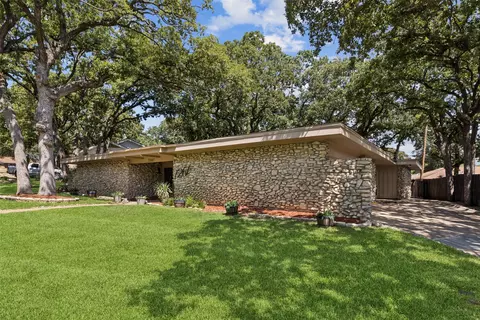 7267 Madeira Dr, Fort Worth, TX 76112