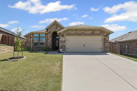 10813 Live Oak Creek Dr, Fort Worth, TX 76108