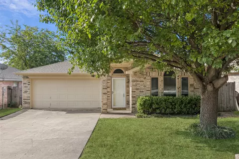 10405 Pleasant Mound Dr, Fort Worth, TX 76108