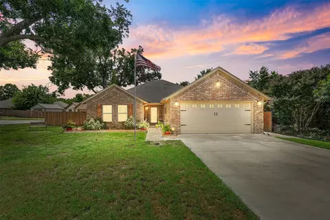 504 E 5th St, Springtown, TX 76082